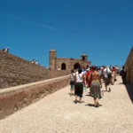 التنزه على أسوار السقالة في الصويرة