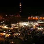 أكشاك الطعام في ساحة جامع الفنا ليلاً، مراكش